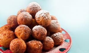 We prepare delicious cottage cheese balls according to the classic recipe and chocolate pie