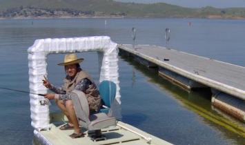 Is het mogelijk om met je eigen handen een plastic boot te maken?